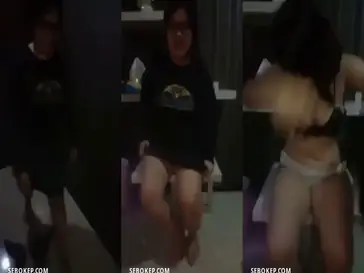 Gadis Semok Cantik Pasrah Servis Kasur Michat